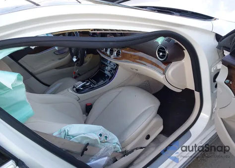 2017 Mercedes-Benz E 300 4Matic z USA, uszkodzony, nr VIN WDDZF4KB9HA125246